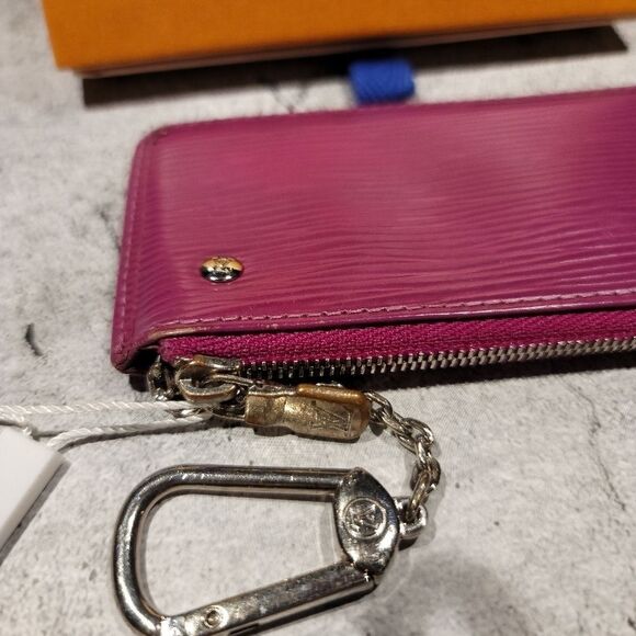 Louis Vuitton Epi Leather Cles or Key Pouch in the Color Grenade Authentic - Picture 5 of 8